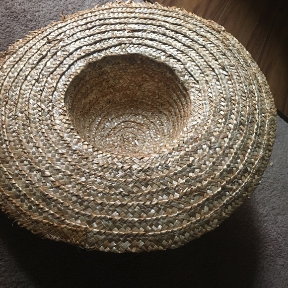 Straw Frayed Edge Beach Hat - Picture 3 of 4